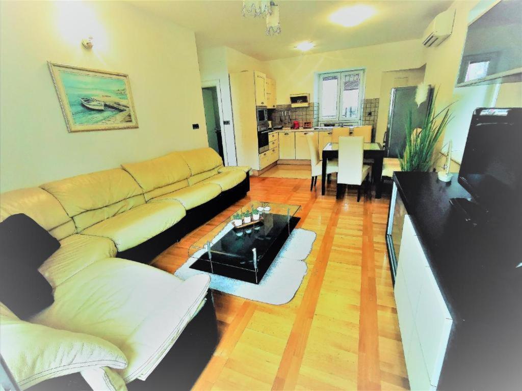 Iron Gates Apartments Сплит Екстериор снимка